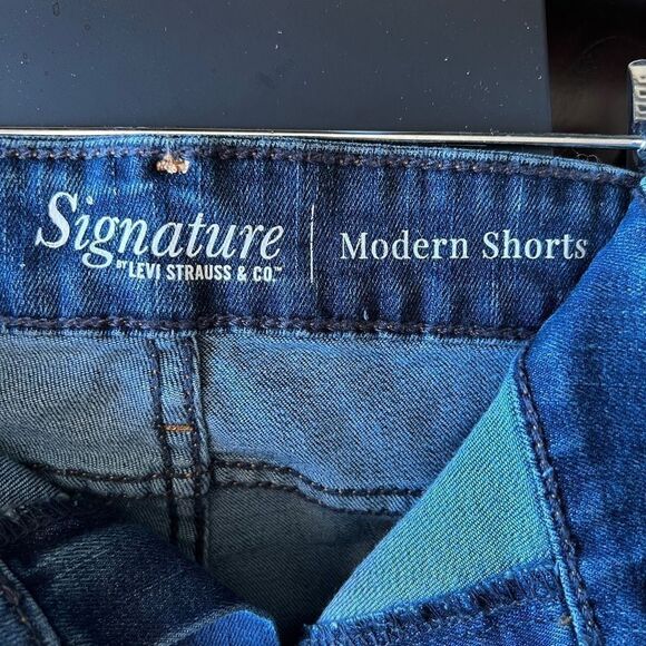 Levi’s Signature Modern Shorts Medium Wash Denim - 22 - New - Picture 4 of 11